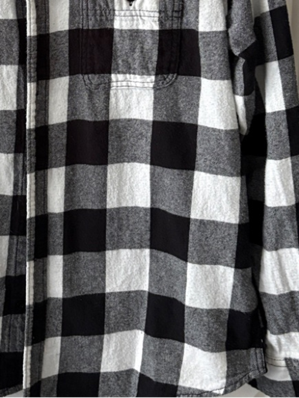 Aeropostale Black & White Plaid Button-Up Shirt